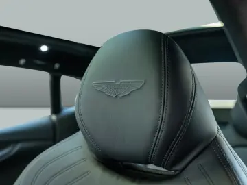 ASTON MARTIN DBX Jet Black Onyx Black