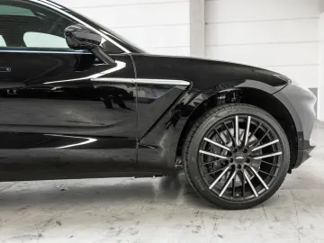 ASTON MARTIN DBX Jet Black Onyx Black