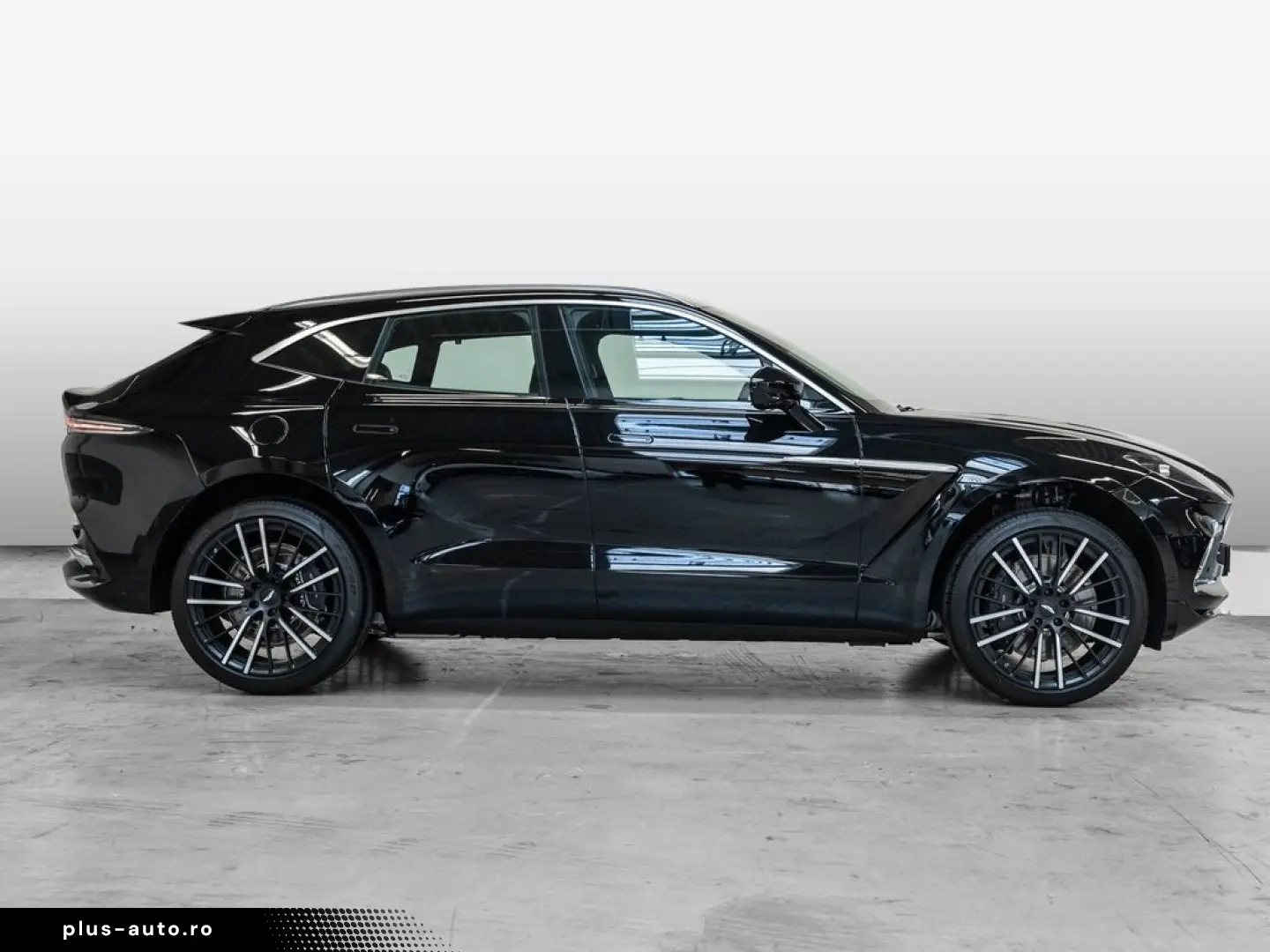 ASTON MARTIN DBX Jet Black Onyx Black