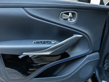 ASTON MARTIN DBX Jet Black Onyx Black