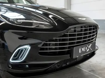 ASTON MARTIN DBX Jet Black Onyx Black