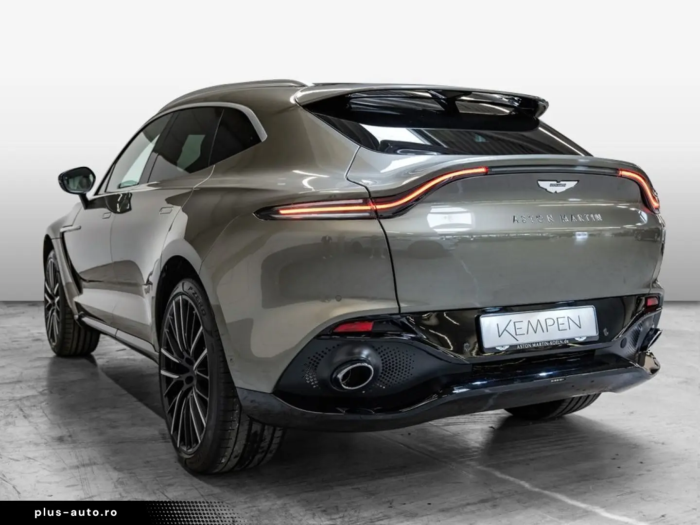 ASTON MARTIN DBX Titanium Grey Havana Tan