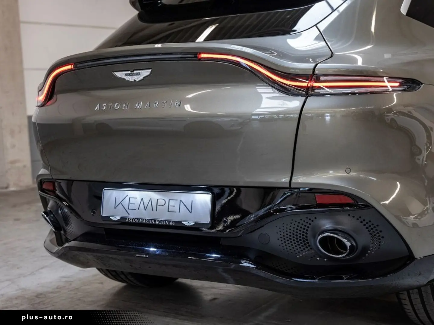 ASTON MARTIN DBX Titanium Grey Havana Tan
