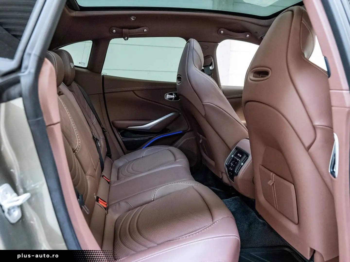 ASTON MARTIN DBX Titanium Grey Havana Tan