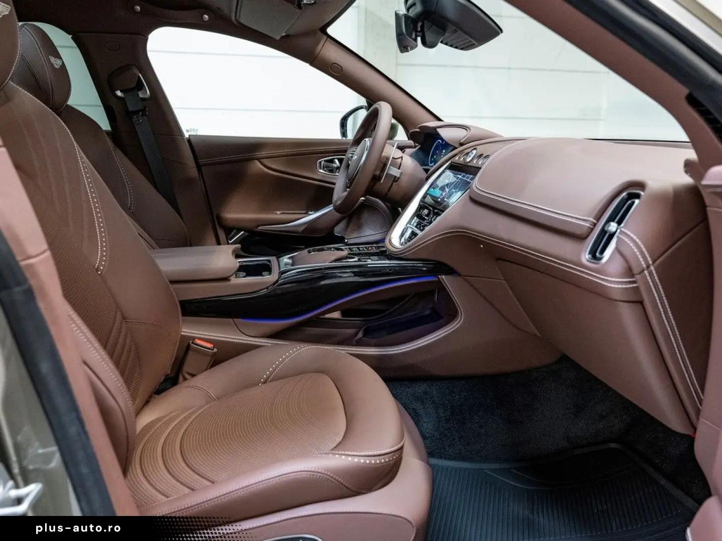 ASTON MARTIN DBX Titanium Grey Havana Tan