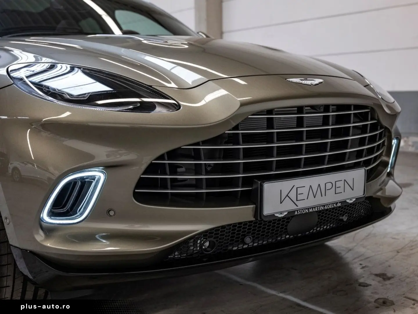 ASTON MARTIN DBX Titanium Grey Havana Tan