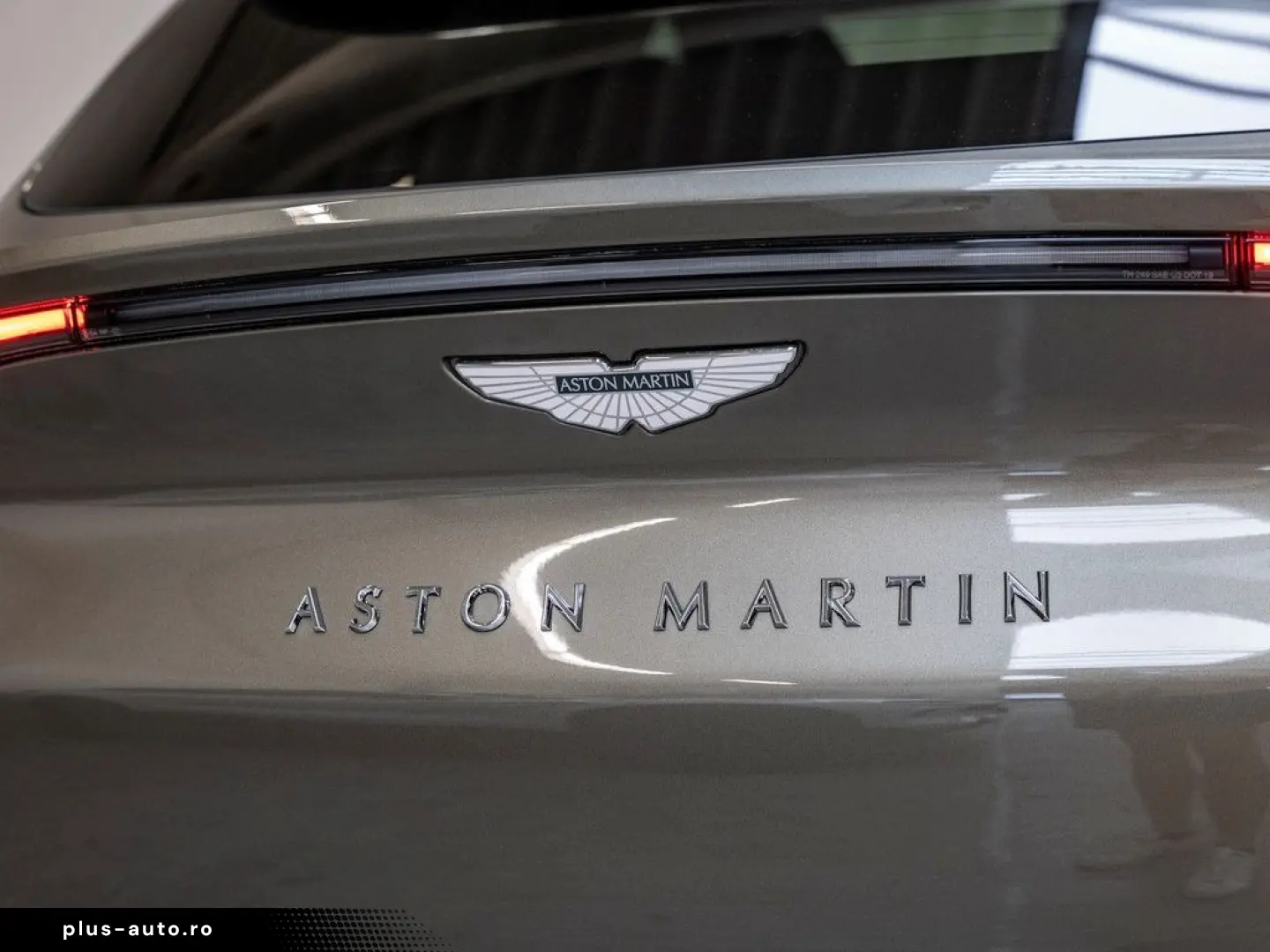 ASTON MARTIN DBX Titanium Grey Havana Tan