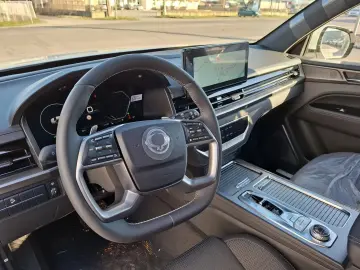 Kg-Mobility Rexton