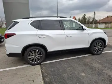 Kg-Mobility Rexton
