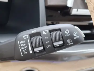 Kg-Mobility Rexton