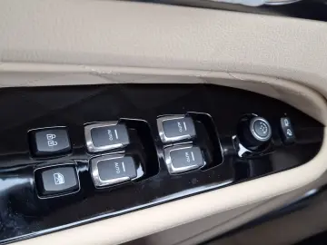 Kg-Mobility Rexton