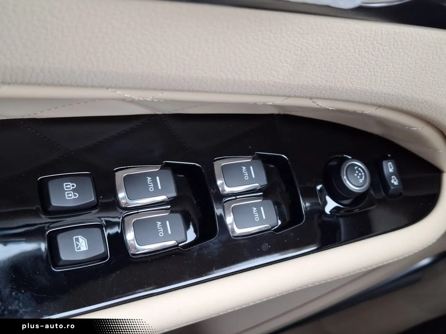 Kg-Mobility Rexton