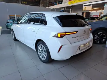 OPEL ASTRA 5 usi Edition 1.2 benzina 130 CP AT8