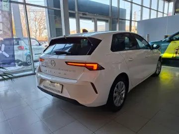 OPEL ASTRA 5 usi Edition 1.2 benzina 130 CP AT8