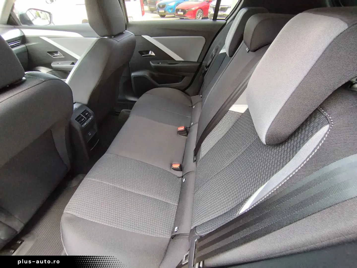 OPEL ASTRA 5 usi Edition 1.2 benzina 130 CP AT8