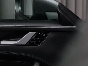 PORSCHE 992 Carrera S  Bose SportChrono