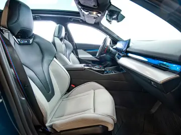 BMW M5 Touring   G99   M Drivers Package
