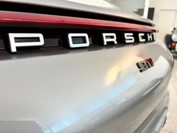 PORSCHE 992