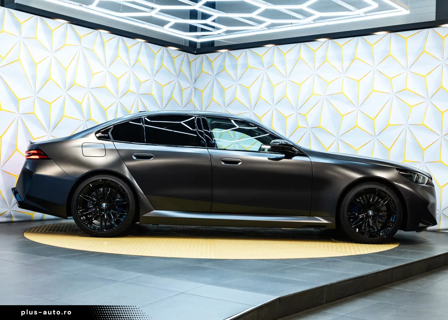 BMW M5 Carbon M Drive B&W Prod.2026