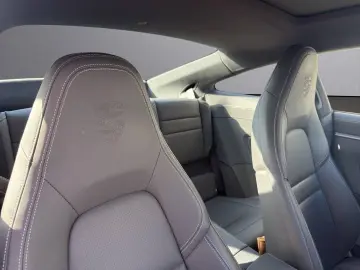 PORSCHE 911 Carrera