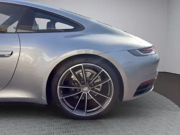 PORSCHE 911 Carrera