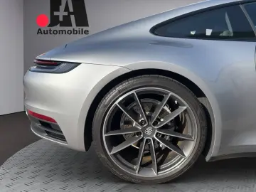 PORSCHE 911 Carrera