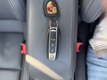 PORSCHE 911 Carrera