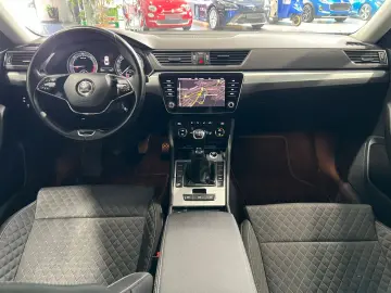 SKODA Superb 2.0 TDI Lim.