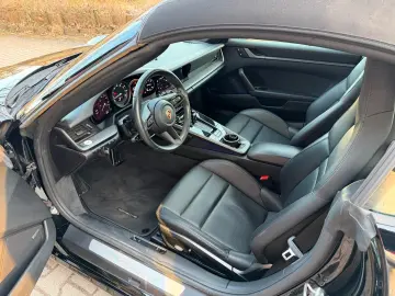 PORSCHE 992 Carrera 4 Cabriolet