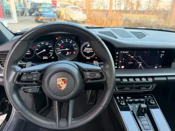 PORSCHE 992 Carrera 4 Cabriolet