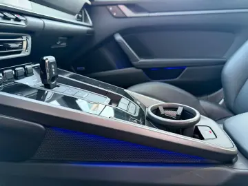 PORSCHE 992 Carrera 4 Cabriolet