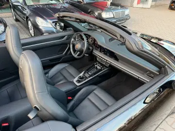 PORSCHE 992 Carrera 4 Cabriolet