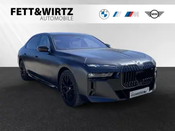 BMW M760e xDrive  FrozenDeepGrey  TV-FondEntertainme