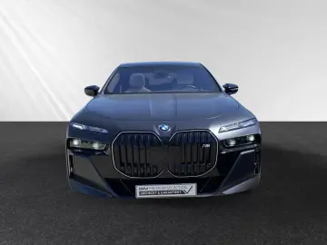 BMW M760e xDrive  FrozenDeepGrey  TV-FondEntertainme