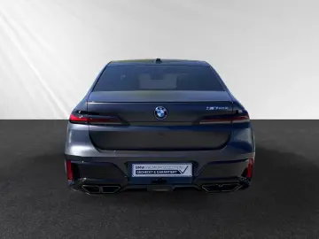 BMW M760e xDrive  FrozenDeepGrey  TV-FondEntertainme