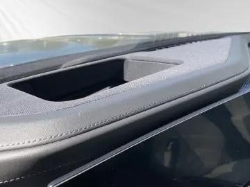 BMW M760e xDrive  FrozenDeepGrey  TV-FondEntertainme