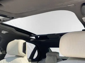 BMW M760e xDrive  FrozenDeepGrey  TV-FondEntertainme