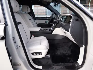 Rolls-Royce Cullian Black Badge 4 Seats I Starlight I TV I M