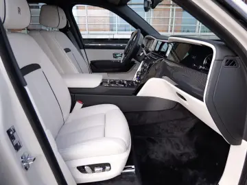 Rolls-Royce Cullian Black Badge 4 Seats I Starlight I TV I M