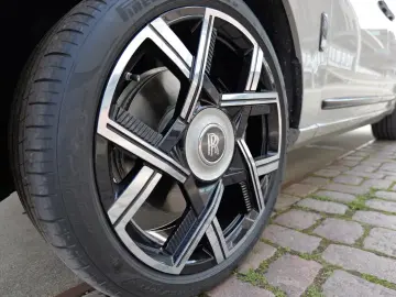 Rolls-Royce Cullian Black Badge 4 Seats I Starlight I TV I M