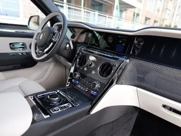 Rolls-Royce Cullian Black Badge 4 Seats I Starlight I TV I M