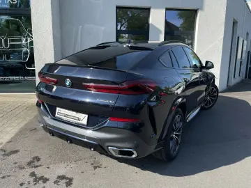 BMW X6 xDrive40d M Sport    AHK Sky Lounge H&K HUD