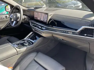 BMW X6 xDrive40d M Sport    AHK Sky Lounge H&K HUD