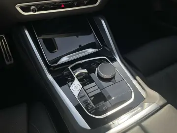 BMW X6 xDrive40d M Sport    AHK Sky Lounge H&K HUD