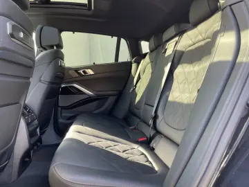 BMW X6 xDrive40d M Sport    AHK Sky Lounge H&K HUD