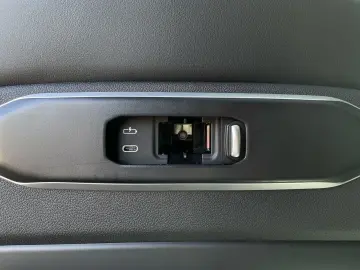 BMW X6 xDrive40d M Sport    AHK Sky Lounge H&K HUD