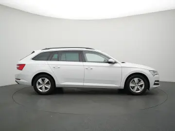 SKODA SUPERB DSG ACC CARPLAY