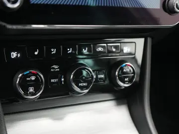 SKODA SUPERB DSG ACC CARPLAY
