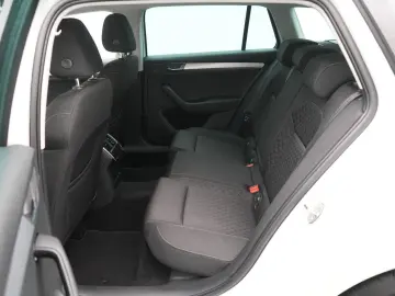 SKODA SUPERB DSG ACC CARPLAY