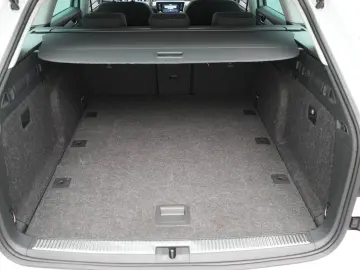 SKODA SUPERB DSG ACC CARPLAY